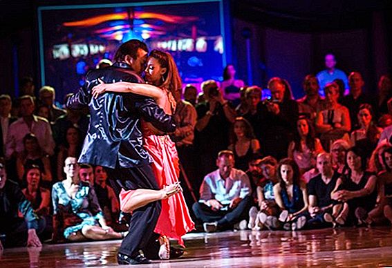 Meningkatkan luaran dan dalaman dengan tango Argentina