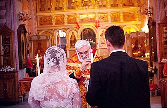 Wie man sich für eine Hochzeit in der Kirche entscheidet