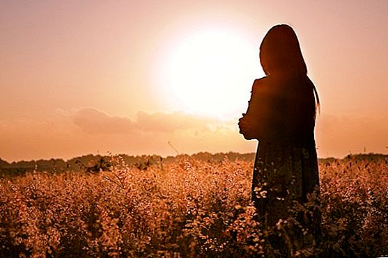 Jak poradzić sobie z samotnością i znaleźć szczęście dla niezamężnej kobiety